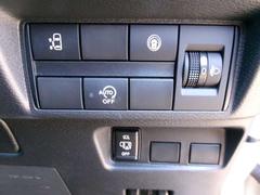 �ϥ󥺥ե꡼�����ȥ��饤�ɥɥ�����¦�˥���ƥꥸ����ȥ�����Хå���ݥ��åȤ����줿�ޤޡ����饤�ɥɥ��β���­��򥹥ä�����ƥ��äȰ��������ǥɥ�����ư�ǥ����ץ󥯥������� 2