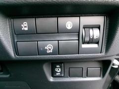 �ϥ󥺥ե꡼�����ȥ��饤�ɥɥ�����¦�˥���ƥꥸ����ȥ�����Хå���ݥ��åȤ����줿�ޤޡ����饤�ɥɥ��β���­��򥹥ä�����ƥ��äȰ��������ǥɥ�����ư�ǥ����ץ󥯥������� 2