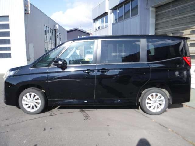 ランディ ハイブリッドG 寒冷地仕様 3列シート 両側電動スライドドア 4WD シートヒーター オートクルーズコントロール ソナー 衝突軽減(6枚目)