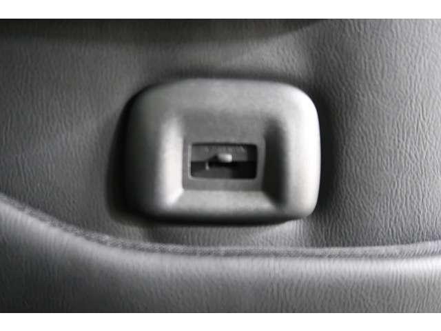 デリカミニ Ｔ　プレミアム　禁煙　社有車　９型ナビ　全方位　両側電動（17枚目）