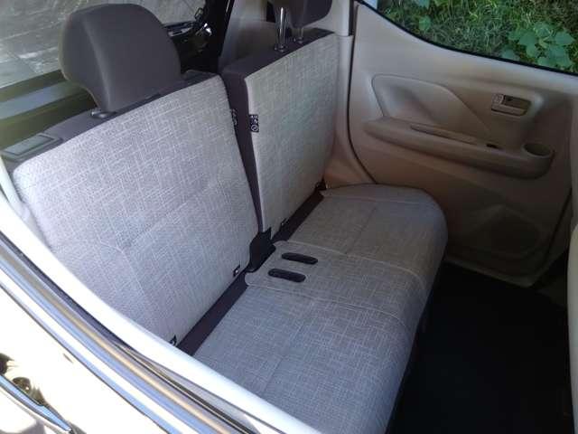 ｅＫワゴン Ｇ　スマートキー・　シートヒータ　前後誤発進抑制機能　横滑り防止機能　４ＷＤ　スマートキー　バックカメラ　ベンチシート　アイドリングストップ（8枚目）