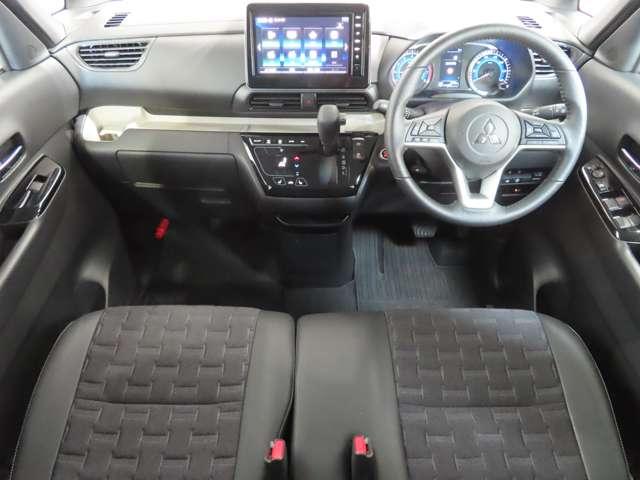 デリカミニ Ｇ　プレミアム　メモリーナビ・マイパイロット　ＬＥＤ　Ａクルコン　シートヒーター　ベンチシート　エアコン　コーナーセンサー　パワステ　アルミホイール　キーレスエントリー　エアバッグ　スマートキー　寒冷地仕様　ＡＢＳ（3枚目）