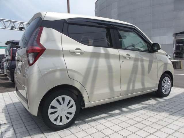 ｅＫワゴン Ｍ　禁煙ワンオ－ナ－　リヤビュ－モニタ－付ルームミラ－　ユピテル前後２カメラドラレコ　純正ＣＤプレ－ヤ－（ＡＵＸ接続）シートヒ－タ－　衝突被害軽減ブレ－キ　フロアマット＆ドアバイザ－　走行距離５６００ＫＭ（5枚目）