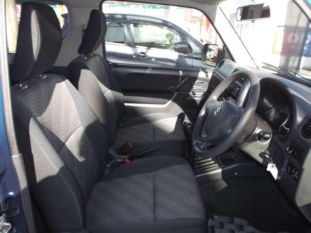 ジムニー ＸＣ　タ－ボ　パ－トタイム４ＷＤ　５速マニュアル車　ランドベンチャー用１６インチアルミホイ－ル＆スタッドレスタイヤ装着済み　フォグランプ　ル－フレ－ル　電動格納ドアミラ－　ＡＢＳ　プライバシ－ガラス☆（10枚目）