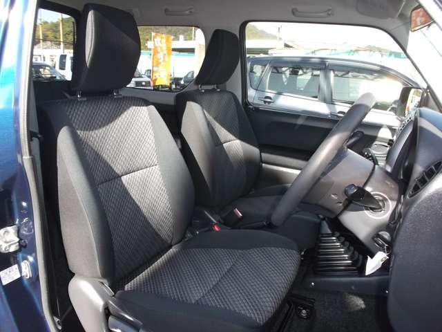 ジムニー ＸＣ　タ－ボ　パ－トタイム４ＷＤ　５速マニュアル車　ランドベンチャー用１６インチアルミホイ－ル＆スタッドレスタイヤ装着済み　フォグランプ　ル－フレ－ル　電動格納ドアミラ－　ＡＢＳ　プライバシ－ガラス☆（11枚目）