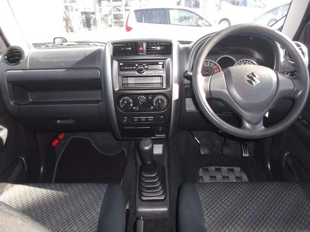 ジムニー ＸＣ　タ－ボ　パ－トタイム４ＷＤ　５速マニュアル車　ランドベンチャー用１６インチアルミホイ－ル＆スタッドレスタイヤ装着済み　フォグランプ　ル－フレ－ル　電動格納ドアミラ－　ＡＢＳ　プライバシ－ガラス☆（12枚目）