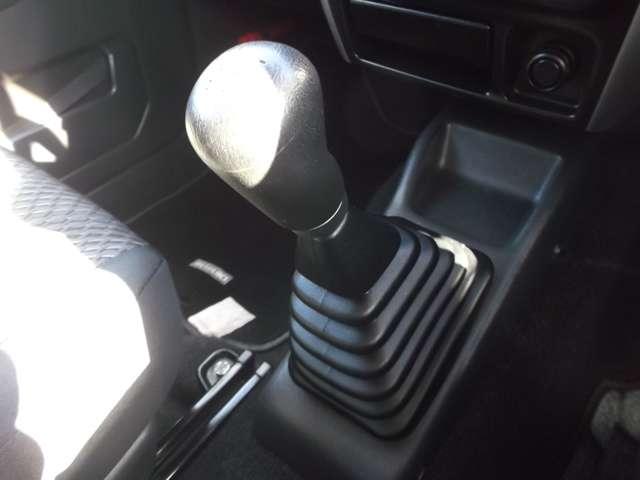 ジムニー ＸＣ　タ－ボ　パ－トタイム４ＷＤ　５速マニュアル車　ランドベンチャー用１６インチアルミホイ－ル＆スタッドレスタイヤ装着済み　フォグランプ　ル－フレ－ル　電動格納ドアミラ－　ＡＢＳ　プライバシ－ガラス☆（19枚目）