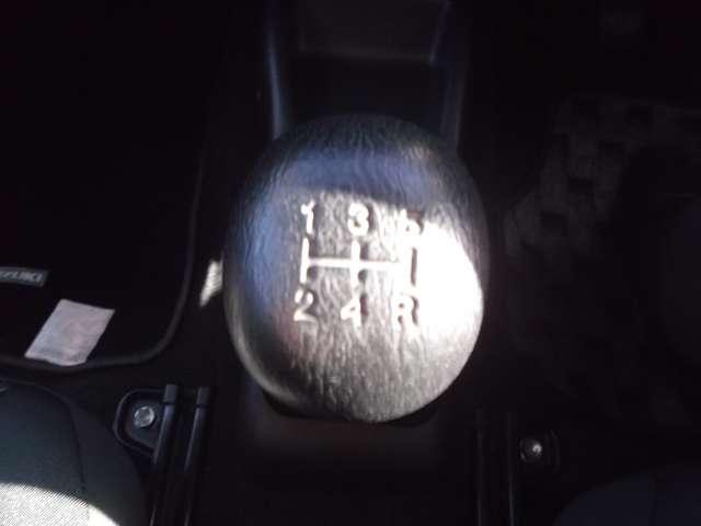 ジムニー ＸＣ　タ－ボ　パ－トタイム４ＷＤ　５速マニュアル車　ランドベンチャー用１６インチアルミホイ－ル＆スタッドレスタイヤ装着済み　フォグランプ　ル－フレ－ル　電動格納ドアミラ－　ＡＢＳ　プライバシ－ガラス☆（20枚目）