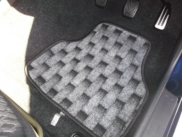 ジムニー ＸＣ　タ－ボ　パ－トタイム４ＷＤ　５速マニュアル車　ランドベンチャー用１６インチアルミホイ－ル＆スタッドレスタイヤ装着済み　フォグランプ　ル－フレ－ル　電動格納ドアミラ－　ＡＢＳ　プライバシ－ガラス☆（25枚目）