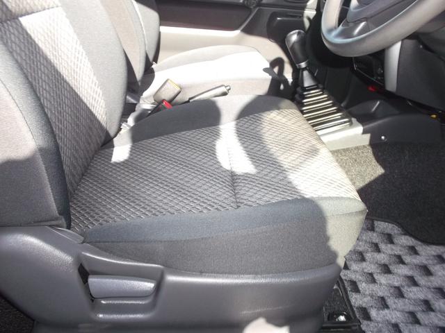 ジムニー ＸＣ　タ－ボ　パ－トタイム４ＷＤ　５速マニュアル車　ランドベンチャー用１６インチアルミホイ－ル＆スタッドレスタイヤ装着済み　フォグランプ　ル－フレ－ル　電動格納ドアミラ－　ＡＢＳ　プライバシ－ガラス☆（27枚目）