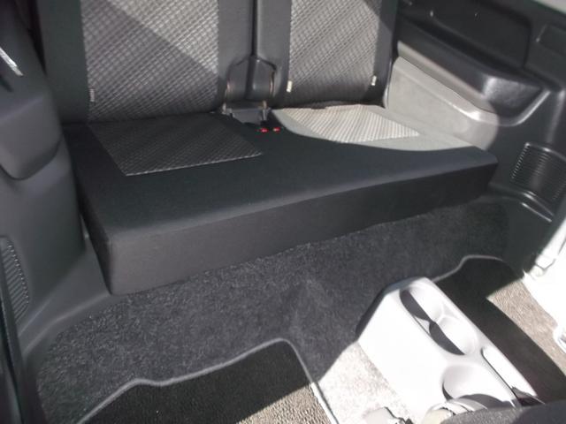 ジムニー ＸＣ　タ－ボ　パ－トタイム４ＷＤ　５速マニュアル車　ランドベンチャー用１６インチアルミホイ－ル＆スタッドレスタイヤ装着済み　フォグランプ　ル－フレ－ル　電動格納ドアミラ－　ＡＢＳ　プライバシ－ガラス☆（29枚目）