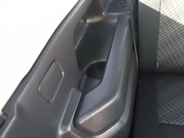 ジムニー ＸＣ　タ－ボ　パ－トタイム４ＷＤ　５速マニュアル車　ランドベンチャー用１６インチアルミホイ－ル＆スタッドレスタイヤ装着済み　フォグランプ　ル－フレ－ル　電動格納ドアミラ－　ＡＢＳ　プライバシ－ガラス☆（31枚目）