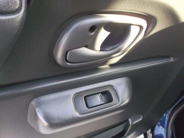 ジムニー ＸＣ　タ－ボ　パ－トタイム４ＷＤ　５速マニュアル車　ランドベンチャー用１６インチアルミホイ－ル＆スタッドレスタイヤ装着済み　フォグランプ　ル－フレ－ル　電動格納ドアミラ－　ＡＢＳ　プライバシ－ガラス☆（50枚目）