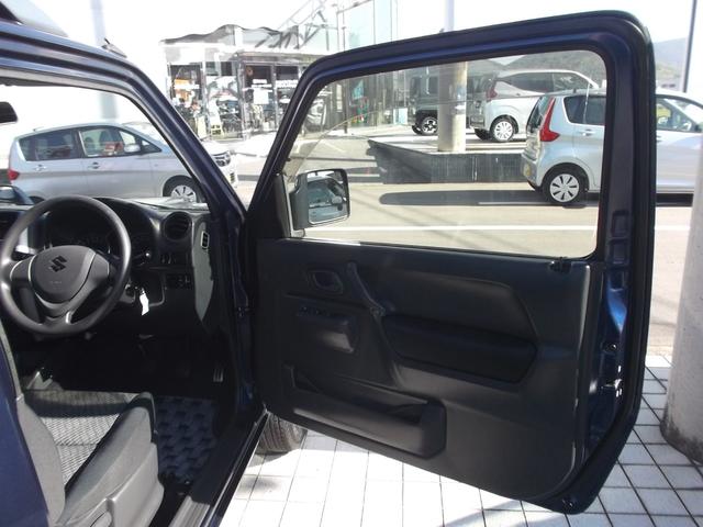 ジムニー ＸＣ　タ－ボ　パ－トタイム４ＷＤ　５速マニュアル車　ランドベンチャー用１６インチアルミホイ－ル＆スタッドレスタイヤ装着済み　フォグランプ　ル－フレ－ル　電動格納ドアミラ－　ＡＢＳ　プライバシ－ガラス☆（56枚目）