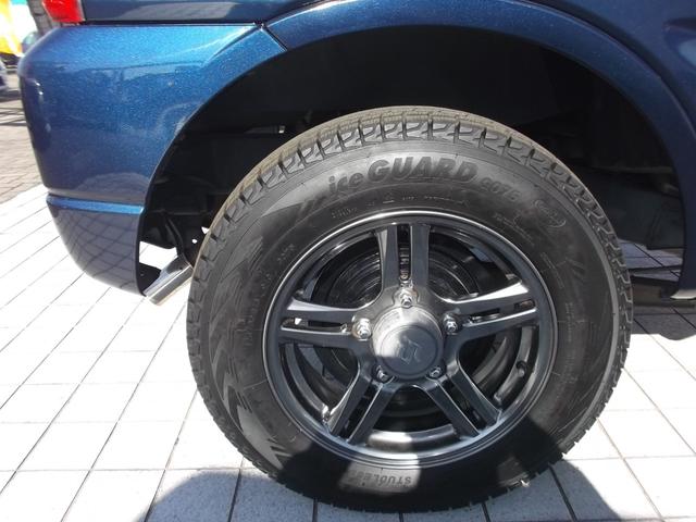 ジムニー ＸＣ　タ－ボ　パ－トタイム４ＷＤ　５速マニュアル車　ランドベンチャー用１６インチアルミホイ－ル＆スタッドレスタイヤ装着済み　フォグランプ　ル－フレ－ル　電動格納ドアミラ－　ＡＢＳ　プライバシ－ガラス☆（70枚目）