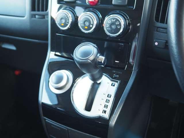 D プレミアム フルセグTV ワンオーナー ナビTV クルコン バックカメラ 4WD シートヒーター フロントカメラ メモリーナビ 両側PSドア 寒冷地仕様 電動テールゲート Dターボ ETC付 横滑り防止装置(10枚目)
