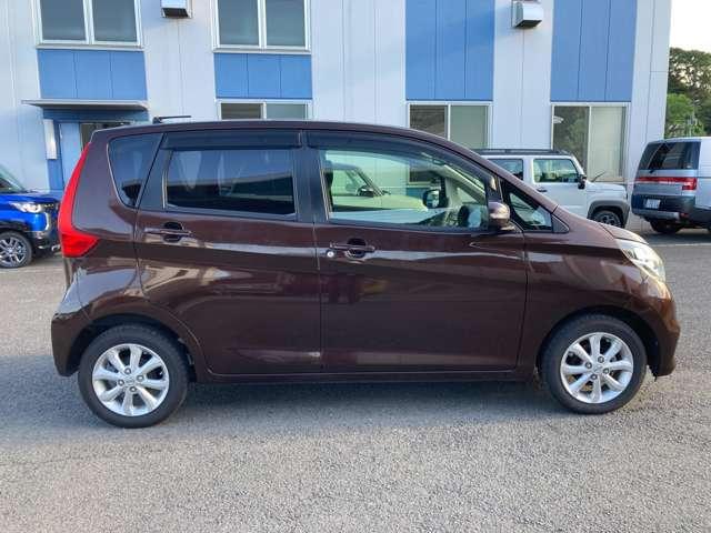 デイズ Ｘ　Ｖセレクション　ナビ・フルセグＴＶ・全周囲カメラ・キーレス　地デジ　アラウンドビュー　Ａストップ　エアコン　キーレス　衝突軽減ブレーキ　インテリジェントキー　横滑り防止　バックカメラ　盗難防止システム　メモリーナビ（10枚目）