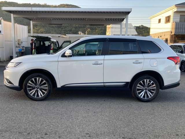 アウトランダー ２０Ｇ　ナビ・フルセグＴＶ・全周囲カメラ・キーレス　ＡＢＳ　ＬＥＤヘッドランプ　オートクルーズコントロール　メモリーナビ　アルミホイール　地デジ　横滑り防止装置　アラウンドモニター　クリアランスソナー　ＥＴＣ（6枚目）