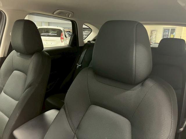 弊社全車両プロの査定士による査定・鑑定書付きで御座います。また、事故車や修復歴車などの取り扱いは１台もございませんのでご安心くださいませ！　【無料通話００７８－６０４２－７７３０】