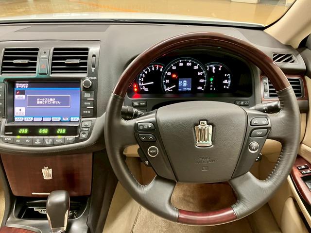 弊社全車両プロの査定士による査定・鑑定書付きで御座います。また、事故車や修復歴車などの取り扱いは１台もございませんのでご安心くださいませ！　【無料通話００７８－６０４２－７７３０】