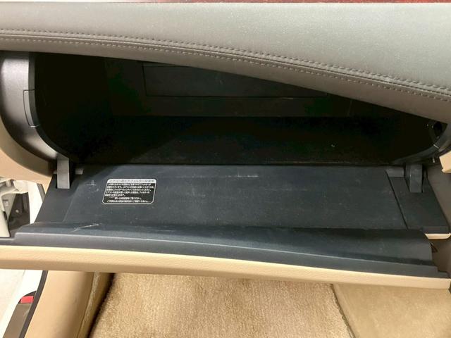 弊社全車両プロの査定士による査定・鑑定書付きで御座います。また、事故車や修復歴車などの取り扱いは１台もございませんのでご安心くださいませ！　【無料通話００７８－６０４２－７７３０】