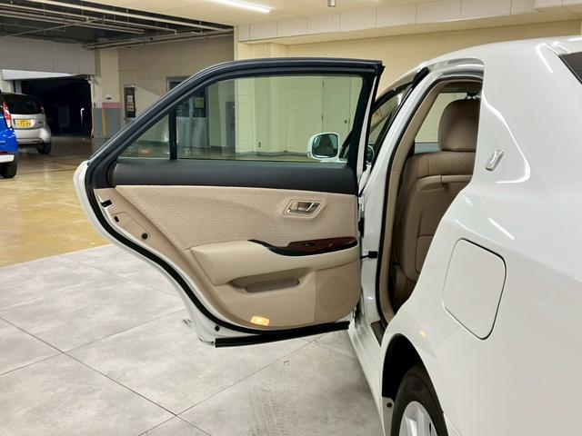 広々とした駐車場をご用意してお待ちしております。展示場には豊富な在庫をご用意。メーカー問わず比較していただけます。【無料通話００７８－６０４２－７７３０】