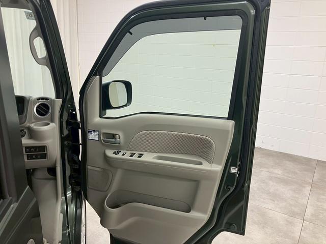 広々とした駐車場をご用意してお待ちしております。展示場には豊富な在庫をご用意。メーカー問わず比較していただけます。【無料通話００７８－６０４２－７７３０】