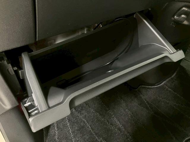 弊社全車両プロの査定士による査定・鑑定書付きで御座います。また、事故車や修復歴車などの取り扱いは１台もございませんのでご安心くださいませ！　【無料通話００７８－６０４２－７７３０】