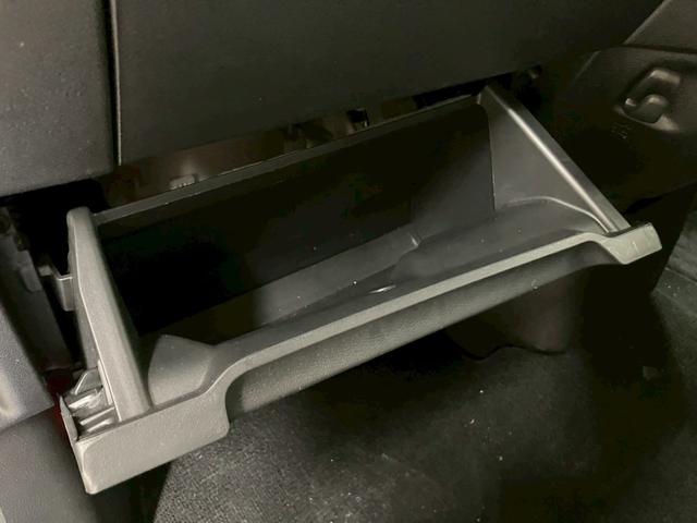 弊社全車両プロの査定士による査定・鑑定書付きで御座います。また、事故車や修復歴車などの取り扱いは１台もございませんのでご安心くださいませ！　【無料通話００７８－６０４２－７７３０】