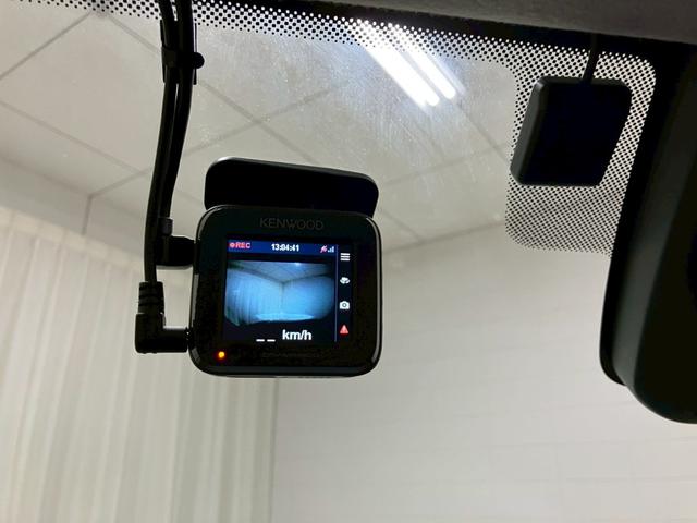 弊社全車両プロの査定士による査定・鑑定書付きで御座います。また、事故車や修復歴車などの取り扱いは１台もございませんのでご安心くださいませ！　【無料通話００７８－６０４２－７７３０】