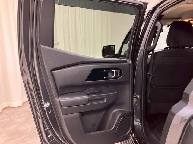 広々とした駐車場をご用意してお待ちしております。展示場には豊富な在庫をご用意。メーカー問わず比較していただけます。【無料通話００７８－６０４２－７７３０】