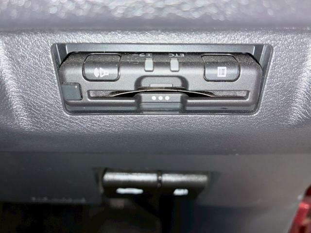 弊社全車両プロの査定士による査定・鑑定書付きで御座います。また、事故車や修復歴車などの取り扱いは１台もございませんのでご安心くださいませ！　【無料通話００７８－６０４２－７７３０】