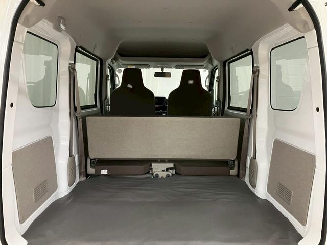 広々とした駐車場をご用意してお待ちしております。展示場には豊富な在庫をご用意。メーカー問わず比較していただけます。【無料通話００７８－６０４２－７７３０】