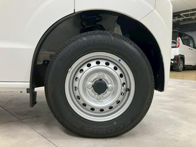 弊社全車両プロの査定士による査定・鑑定書付きで御座います。また、事故車や修復歴車などの取り扱いは１台もございませんのでご安心くださいませ！　【無料通話００７８－６０４２－７７３０】