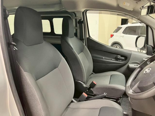 弊社全車両プロの査定士による査定・鑑定書付きで御座います。また、事故車や修復歴車などの取り扱いは１台もございませんのでご安心くださいませ！　【無料通話００７８－６０４２－７７３０】