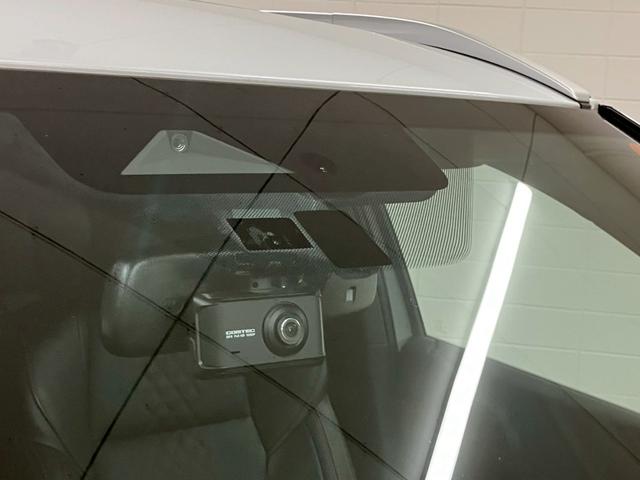 弊社全車両プロの査定士による査定・鑑定書付きで御座います。また、事故車や修復歴車などの取り扱いは１台もございませんのでご安心くださいませ！　【無料通話００７８－６０４２－７７３０】