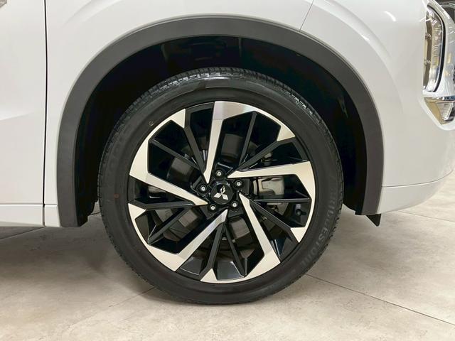 広々とした駐車場をご用意してお待ちしております。展示場には豊富な在庫をご用意。メーカー問わず比較していただけます。【無料通話００７８－６０４２－７７３０】