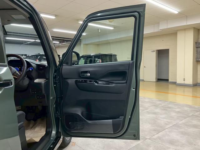 広々とした駐車場をご用意してお待ちしております。展示場には豊富な在庫をご用意。メーカー問わず比較していただけます。【無料通話００７８－６０４２－７７３０】