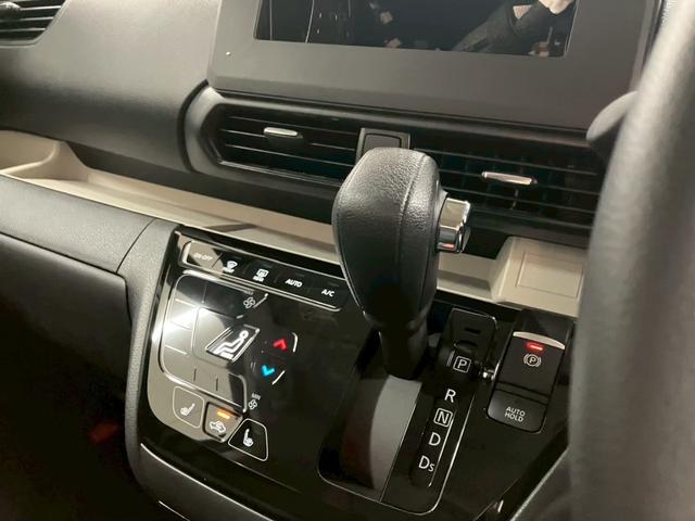 ディーラーならではの安心感、県内最大級２０レーンの自社指定サービス工場完備。熟練のサービススタッフが購入後も長いお付き合いをお客様のお車をサポート致します！【無料通話００７８－６０４２－７７３０】