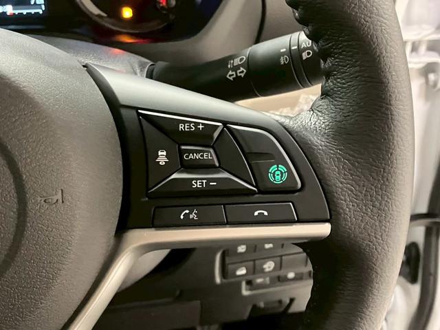 弊社全車両プロの査定士による査定・鑑定書付きで御座います。また、事故車や修復歴車などの取り扱いは１台もございませんのでご安心くださいませ！　【無料通話００７８－６０４２－７７３０】