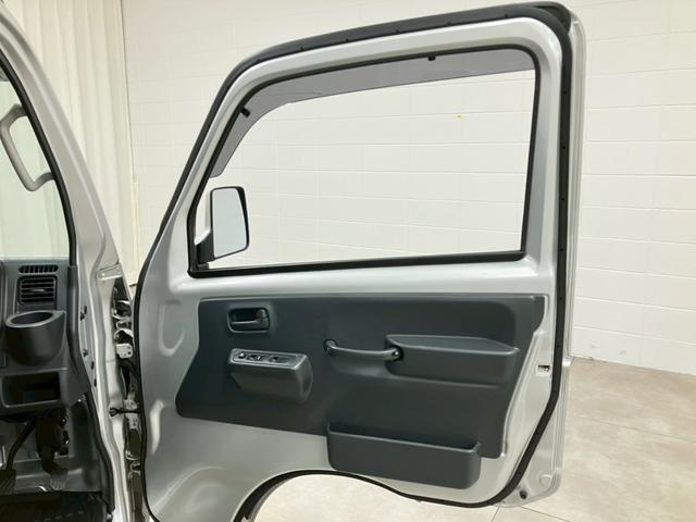 キャリイトラック KX ・本土仕入・5速MT・走行10990km・三菱認定中古車・社外ナビ・地デジTV・Bluetooth対応・ETC・衝突被害軽減ブレーキ・エアコン・パワステ・荷台マット(12枚目)