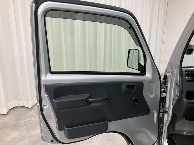 キャリイトラック KX ・本土仕入・5速MT・走行10990km・三菱認定中古車・社外ナビ・地デジTV・Bluetooth対応・ETC・衝突被害軽減ブレーキ・エアコン・パワステ・荷台マット(16枚目)