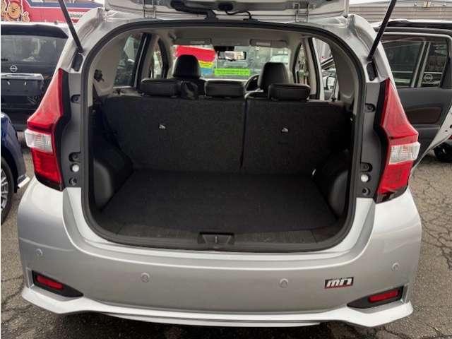 【トランク】広々と荷物もたくさん入ります。