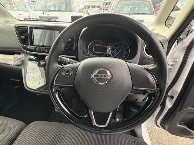 デイズルークス ６６０　ハイウェイスターＸ　Ｖセレクション　４ＷＤ　／ナビ／純正アルミホイール＋夏タイヤ有り／地（11枚目）