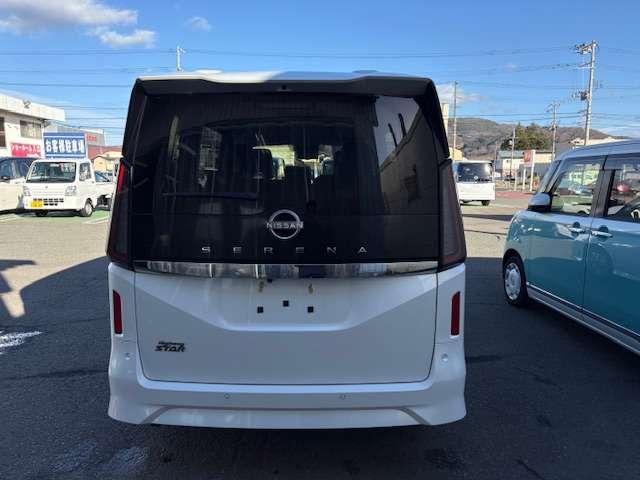 セレナ ハイウェイスターＶ　Ｖセレクション　２．０　ハイウェイスターＶ　Ｖセレクション　４ＷＤ　／両側オートスライドドア／ＥＴＣ２．０／（4枚目）