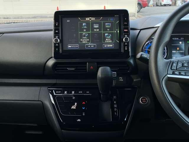 運転席まわりです。細かいオプションなど、気になるところがあればお気軽にメールやお電話等でお問合せください。