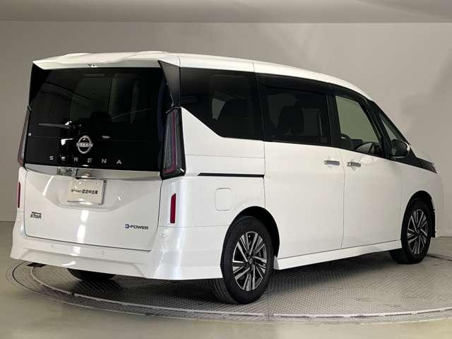 セレナ 1.4 e-POWER ハイウェイスターV 後席モニター ワイヤレス充電 ETC(3枚目)