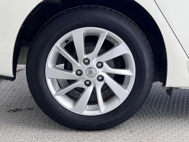 アルミホイールでスポーティな印象となりかっこいいですね！