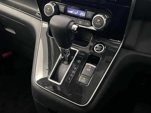 セレナ ２．０　ハイウェイスター　Ｖ　後席モニター　前後ドラレコ　ＥＴＣ　プロパイロ（10枚目）