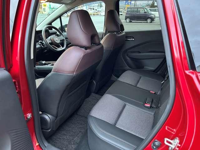 オーラ １．２　Ｇ　ＦＯＵＲ　４ＷＤ　ワンオーナー車　エマブレ　ＬＤＷ　記録簿　盗難防止システム　オートエアコン　スマートキー　バックカメラ　アルミホイール　４ＷＤ　ＥＴＣ車載器　ナビＴＶ　メモリーナビ　ドライブレコーダー　寒冷地仕様（12枚目）